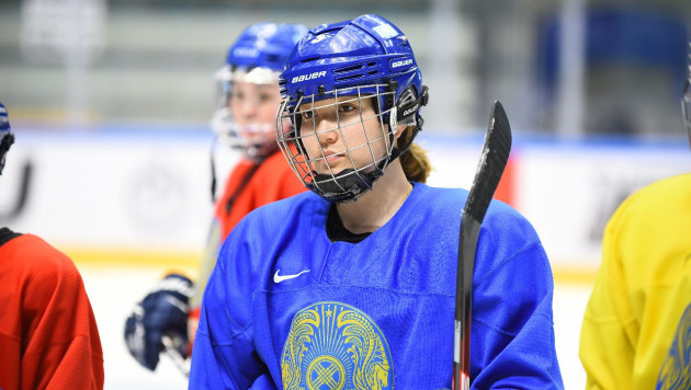 Казахстан забросил первую шайбу на женском ЧМ по хоккею, но проиграл