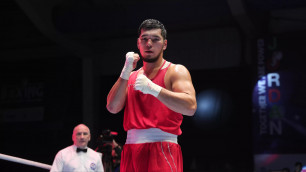 Казахстанец отправил соперника в нокдаун и выиграл бой на ЧМ-2023 по боксу