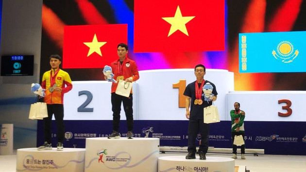 Казахстан завоевал медаль на чемпионате Азии по тяжелой атлетике