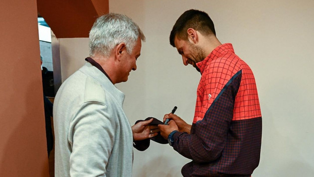 Жозе Моуринью попросил автограф у Джоковича на турнире в Риме