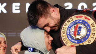 Баходир Джалолов показал фото с мамой после триумфа на ЧМ-2023 по боксу в Ташкенте