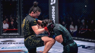 Мечтающая о UFC девушка-боец из Казахстана "задушила" соперницу из Узбекистана