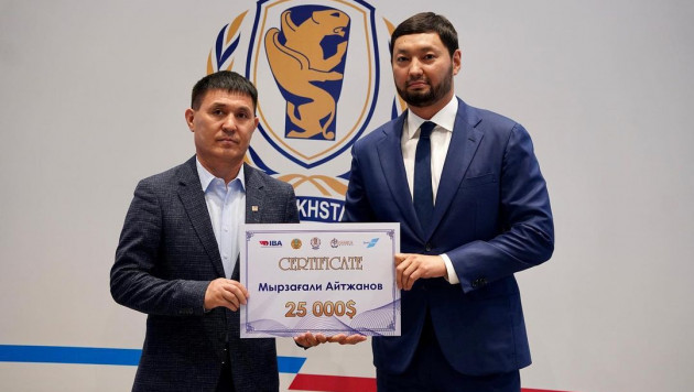 Главный тренер сборной Казахстана получил автомобиль за успех на ЧМ-2023 по боксу