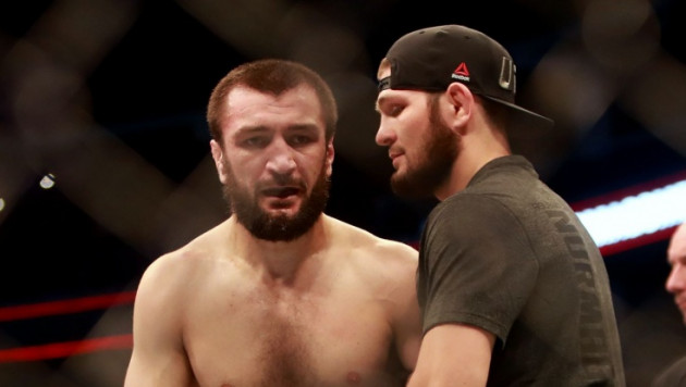 Нурмагомедов дал пощечину сопернику после сенсационного поражения в UFC
