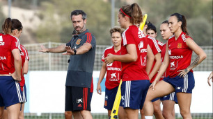 Тренер женской сборной Испании исключил 12 футболисток, требовавших его отставки