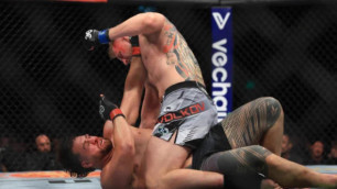 Соглавный бой на UFC 293 завершился удушением