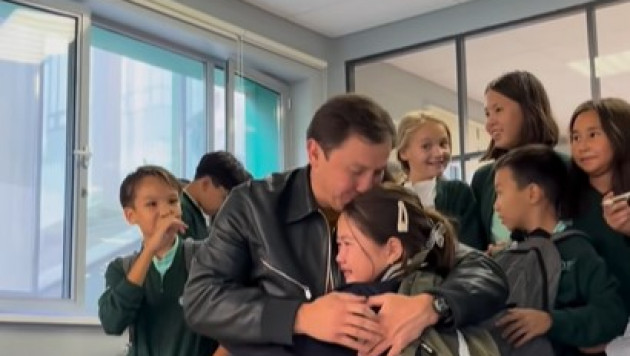 Головкин довел до слез девочку в Алматы. Видео
