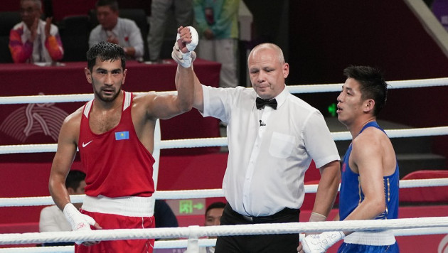 Тренер капитана сборной Казахстана по боксу раскритиковал судейство на Азиаде-2023