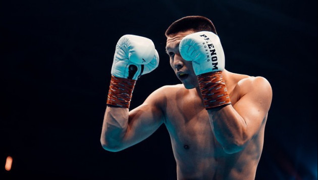 Казахстанец отправил в нокаут непобежденного боксера в карде у Канело