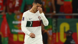 Роналду получил травму и был заменен после нападения фаната в матче отбора на Евро-2024