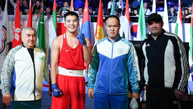 Казахстанский тяжеловес совершил сенсацию в бою с узбекским боксером на чемпионате Азии