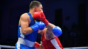 Казахский боксер уронил чемпиона мира из Узбекистана, но остался без победы