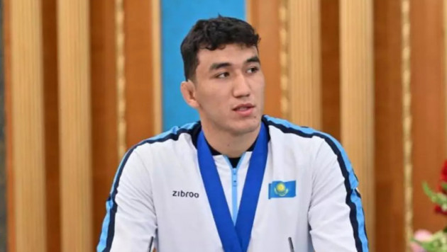 Видео неожиданного поражения исторического чемпиона мира по борьбе из Казахстана