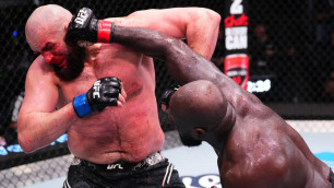 Нокаутом обернулся главный бой на турнире UFC с участием казаха