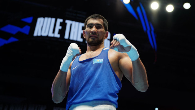 Казахский боксер обошел чемпионов из Узбекистана и стал 