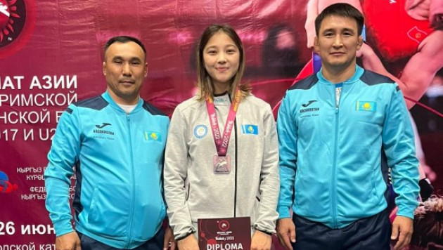Казахстан завоевал медаль на чемпионате Азии по женской борьбе