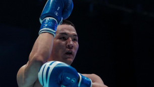 Казахстанец после победы нокаутом вышел на Джалолова в финале ЧА-2024 по боксу