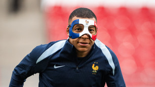 Килиан Мбаппе оформил дубль за Францию: он сыграл в маске