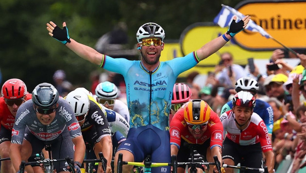 Топовый гонщик "Астаны" выиграл этап на "Тур де Франс"