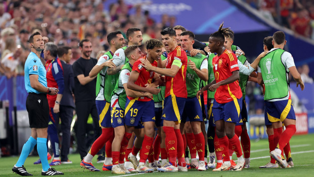 Капитан сборной Испании получил нелепую травму, празднуя выход в финал Евро-2024: видео