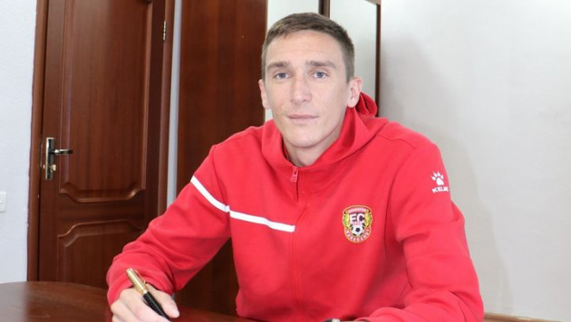 Двукратный чемпион Казахстана объявил о контракте с новым футболистом