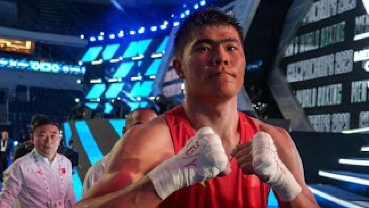 Казахский боксер отправил соперника в нокдаун, но вылетел с Олимпиады-2024