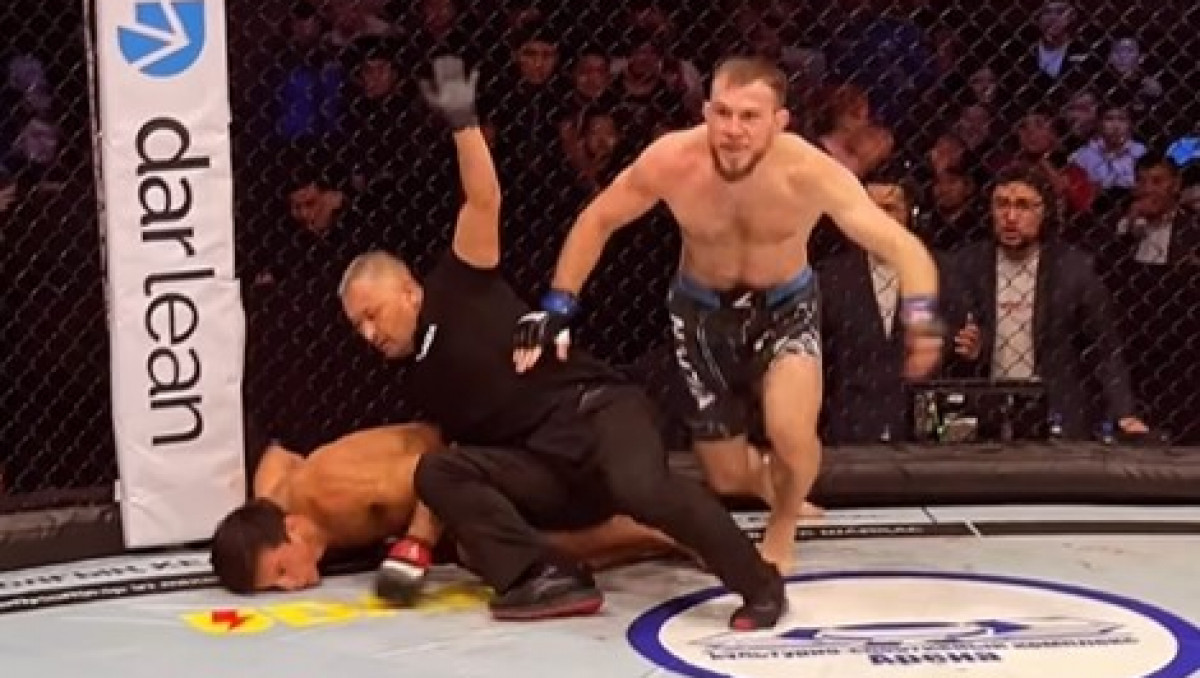 Кандидат в UFC из Казахстана проиграл нокаутом и лишился пояса