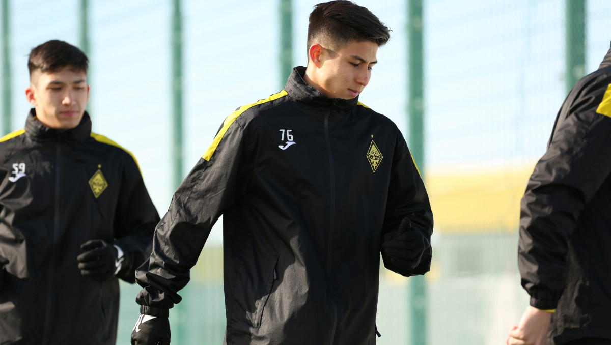 Кто помогал Сатпаеву при трансфере в "Челси"? Они ведут звезд из Узбекистана и России