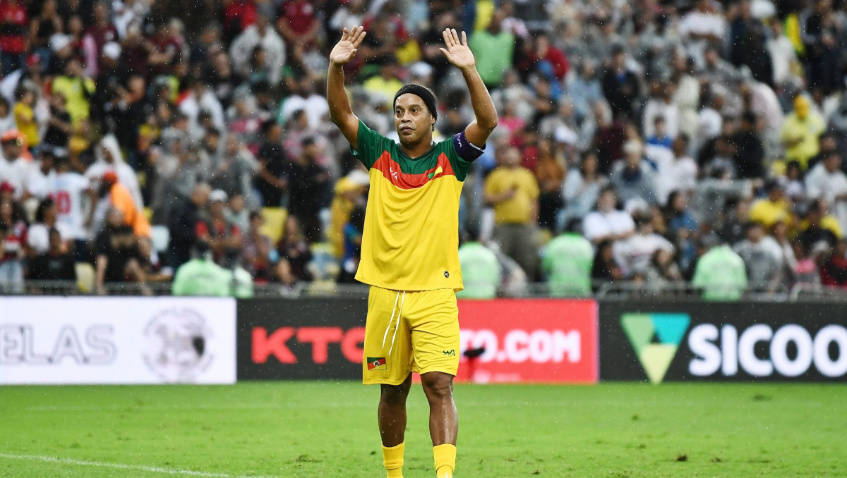 Роналдиньо назвал лучшего футболиста всех времен. Это не Месси и не Роналду