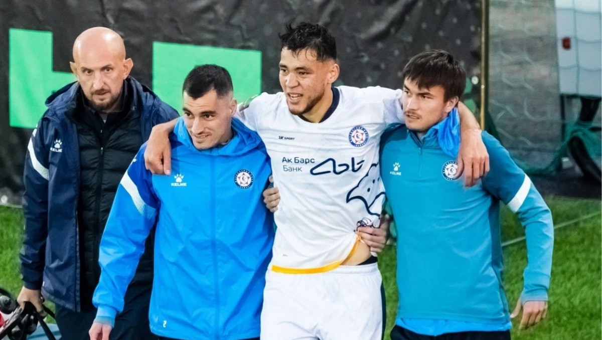 Сборная Казахстана потеряла защитника из-за врачей. Подробности