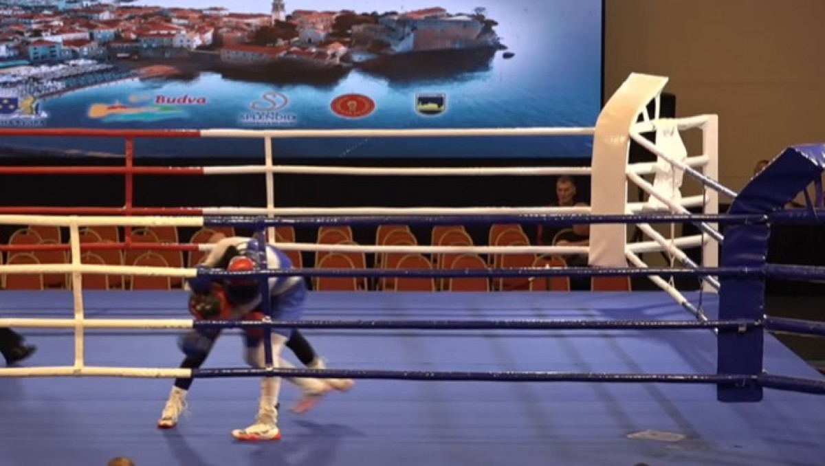 Казахстан с разгромом вышел в финал Кубка мира по боксу