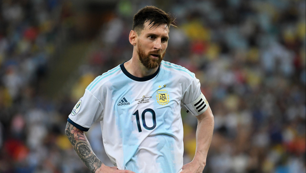 Джейк Пол собрал идеального футболиста и дважды выбрал Месси