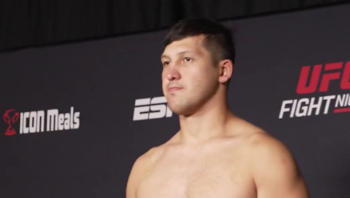 Пришли тревожные новости по дебюту непобежденного казаха в UFC
