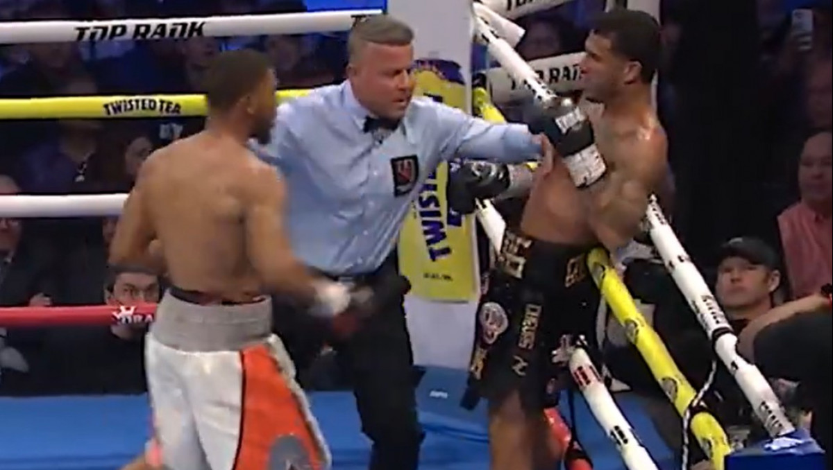 Нокаут состоялся в чемпионском бою на вечере бокса в США