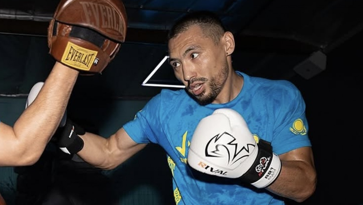 Жанибеку Алимханулы "отдали" победу в бою за два пояса