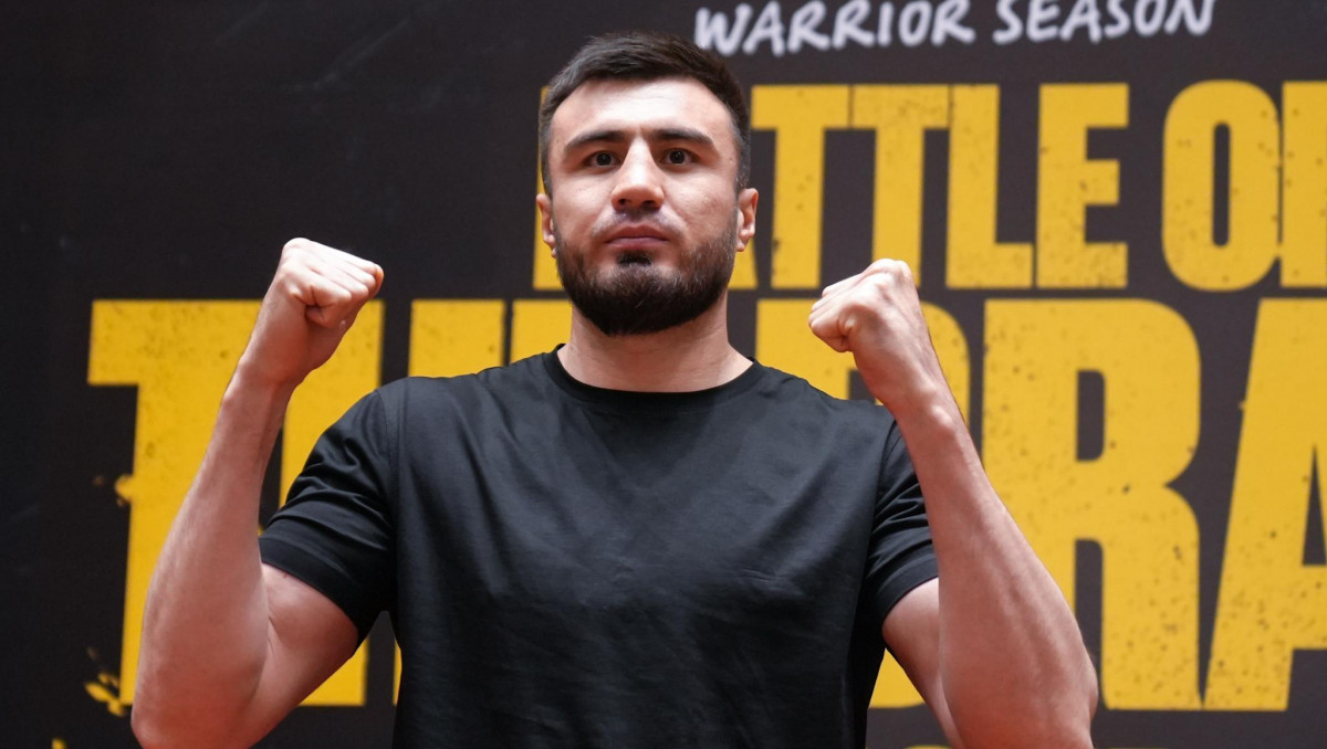 Баходир Джалолов прошел взвешивание перед боем в Астане