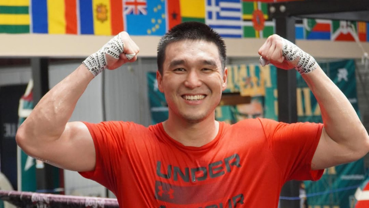 Непобежденный казахский боксер получил бой в США: есть дата и место