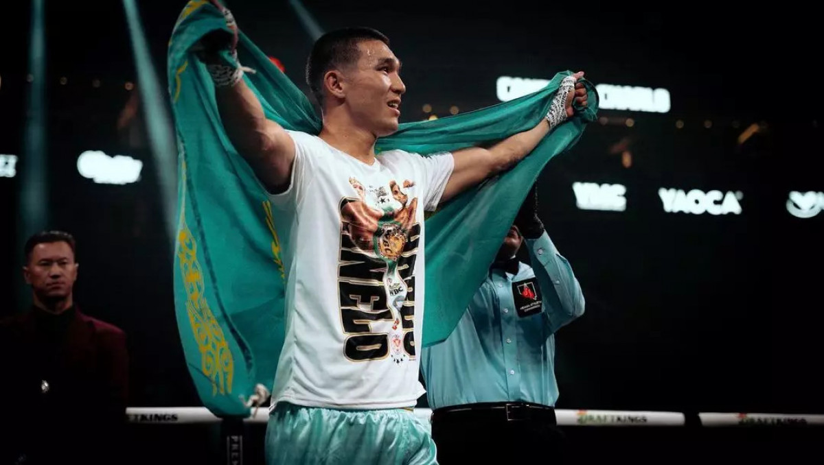 Бой непобежденного казахстанского боксера обернулся дисквалификацией