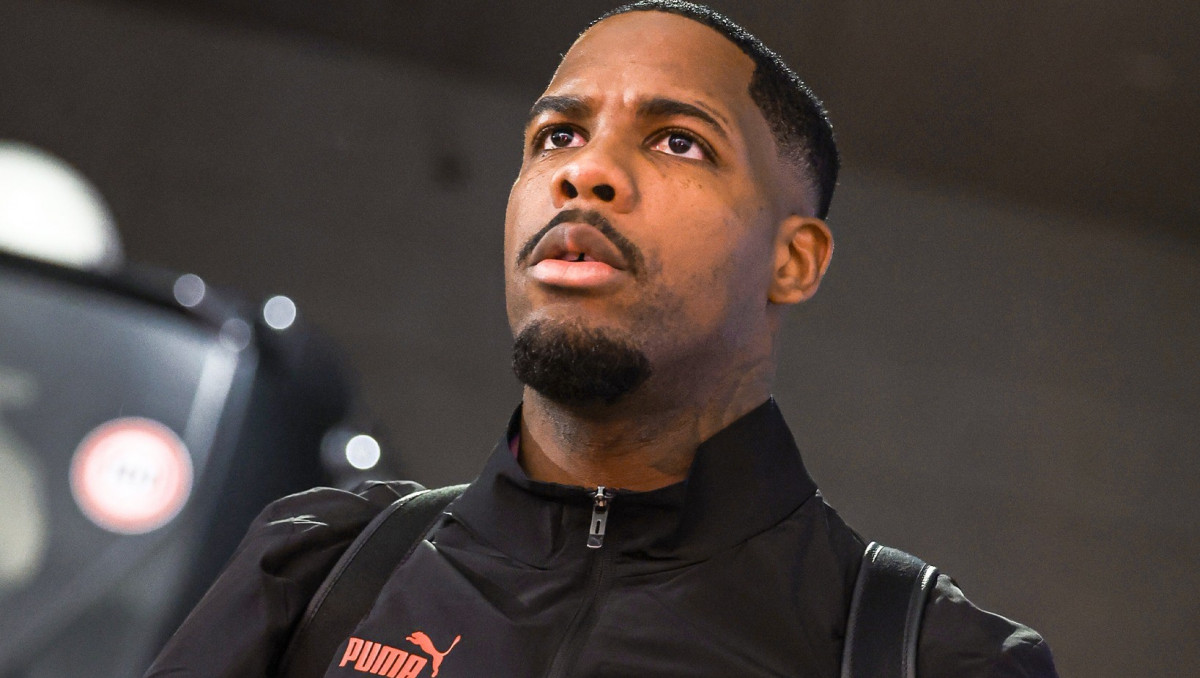 Лидер "Милана" потерял сознание на поле