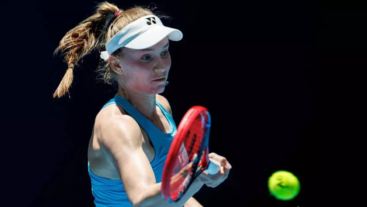 Елена Рыбакина добилась уникального достижения и "рухнула" вниз