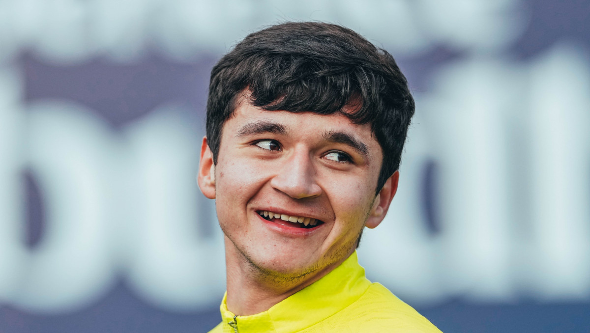 Хусанов уделал таланта за 25 миллиардов. Круче только вундеркинд "Барселоны"