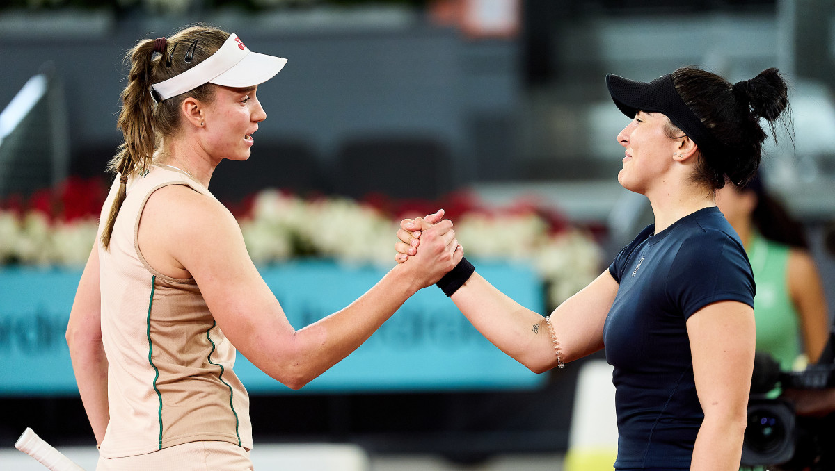 Разгромом закончился первый матч Рыбакиной на турнире за 4 миллиарда