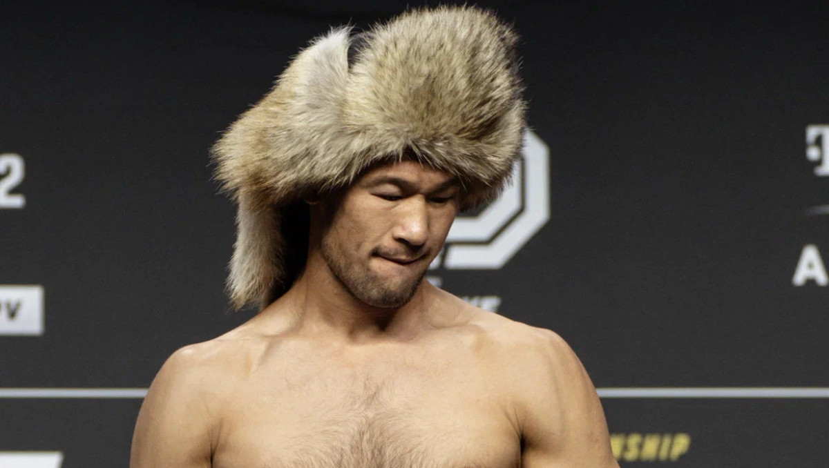 Бразилец может войти в историю UFC: надо нокаутировать экс-соперника Рахмонова