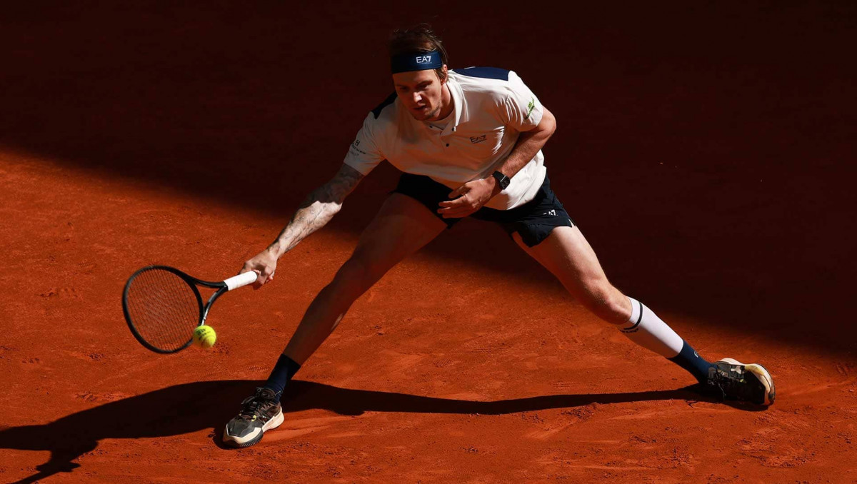 Лучший теннисист Казахстана сделал камбэк с 0:6 и преподнес сенсацию в Мадриде