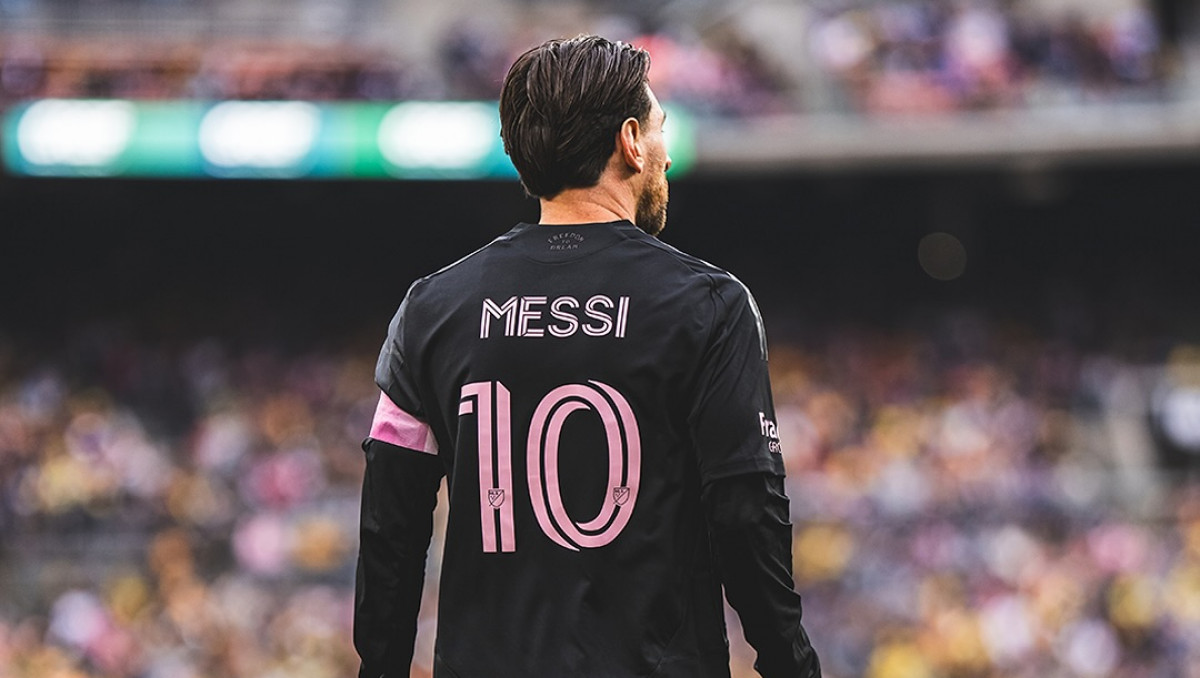 Месси повелся на провакцию с Роналду и жестко ответил: что именно сказал Лео?