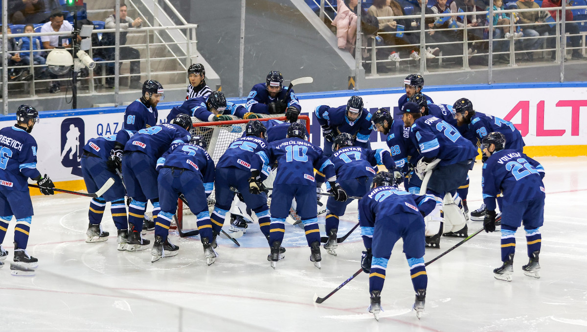 Сборная Казахстана по хоккею выбрала состав на матч Россией