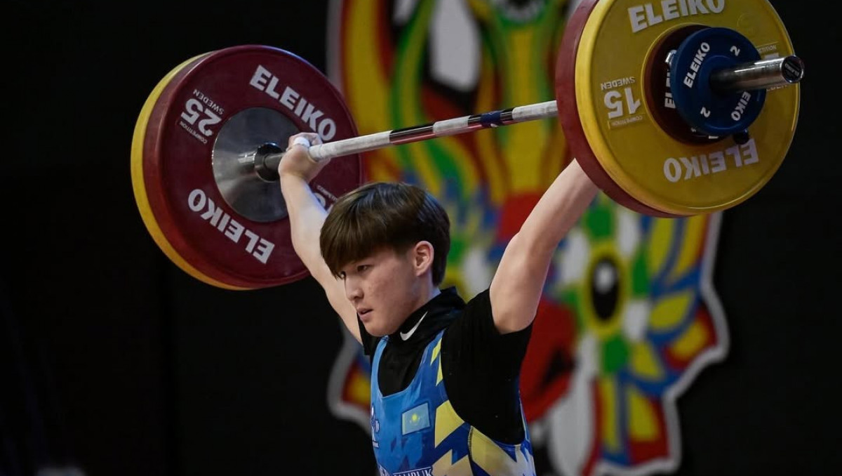 Обошел на килограмм. Казахстан вырвал победу на ЧМ-2025 по тяжелой атлетике