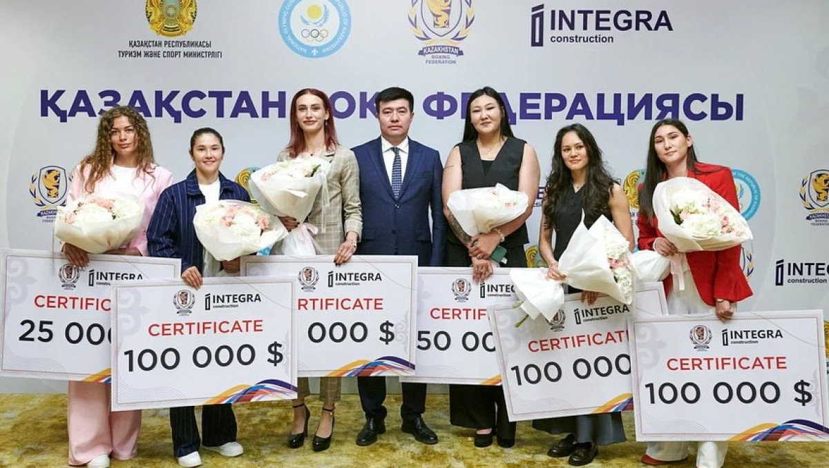 В Казахстане наградили победителей и призеров ЧМ по боксу