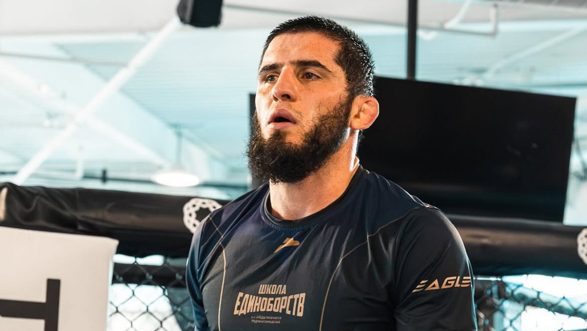 Махачев получил предложение заменить Рахмонова в бою за пояс UFC