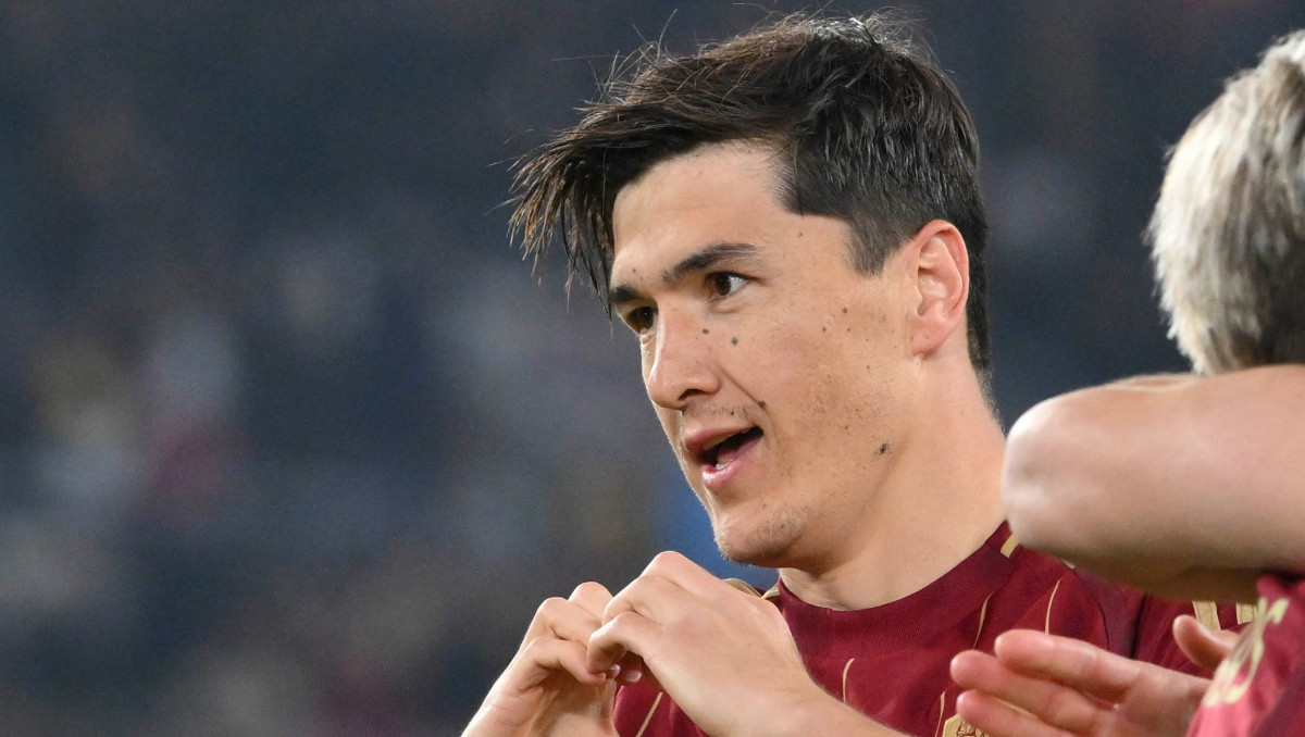 Форвард сборной Узбекистана дал честный ответ о своем конкуренте